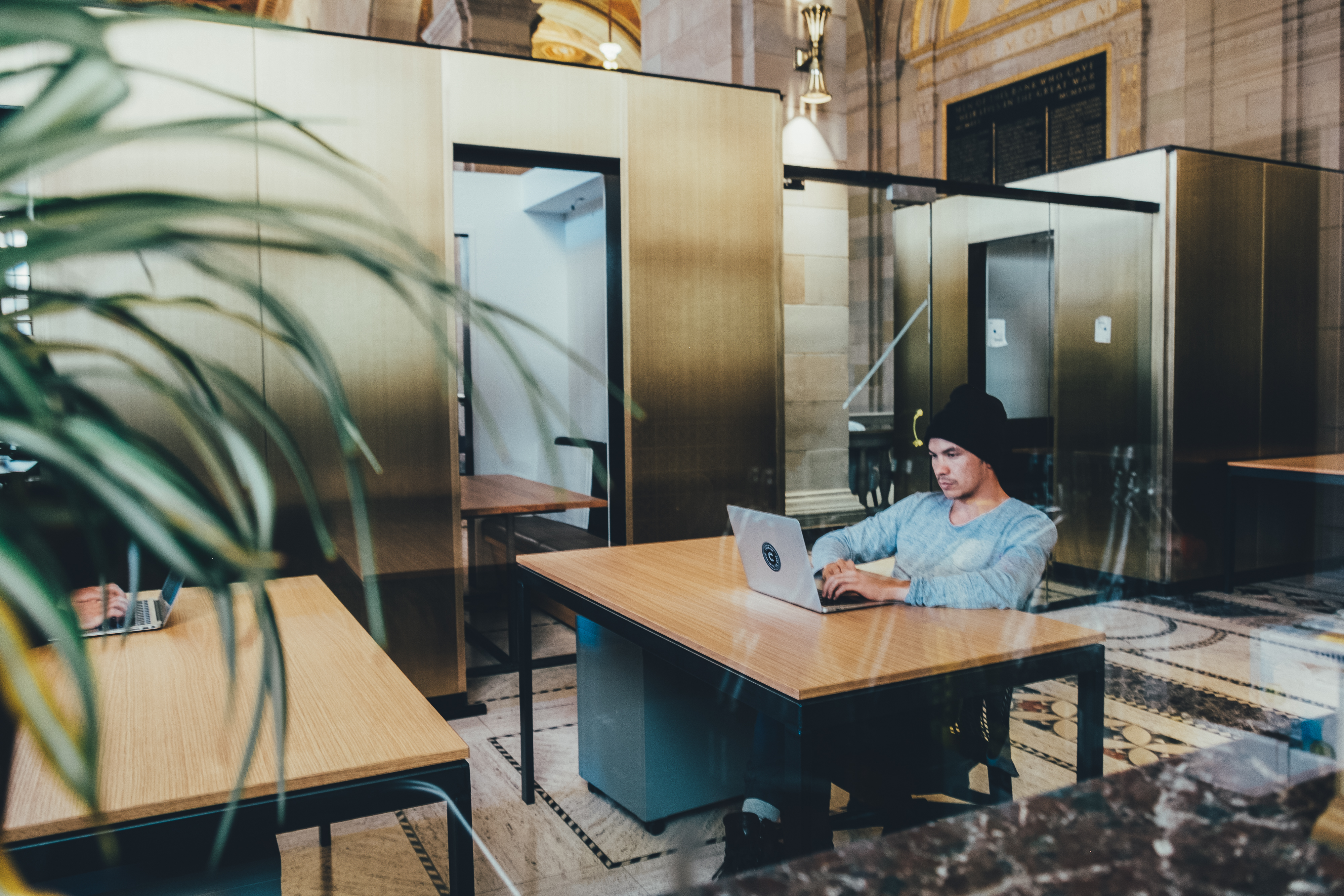 Private office kapalı ofis odası cam duvarlı
